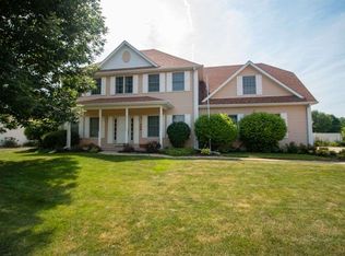 506 Stagecoach Trl, Le Claire, IA