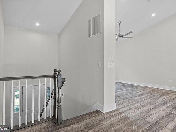 5th image of 484 Lake Dr