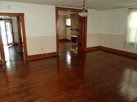 5th image of 150 E 5th St