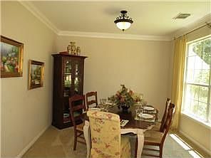 3rd image of 1906 Wood Glen Dr