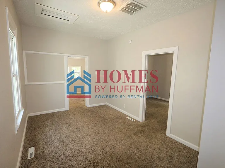 1728 E Illinois St — Photo 11