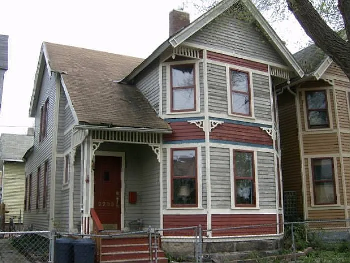 2233 W 32nd St photo 1