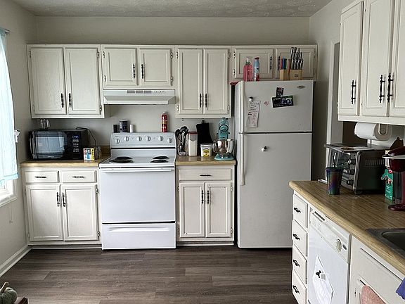 2nd image of 310 Broce Dr #1