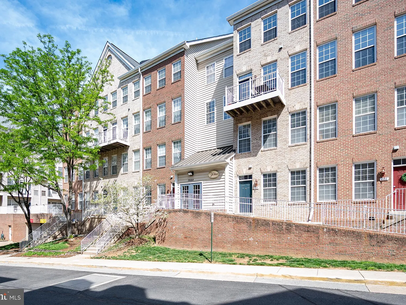 Westbriar Plaza Condo — Photo 2