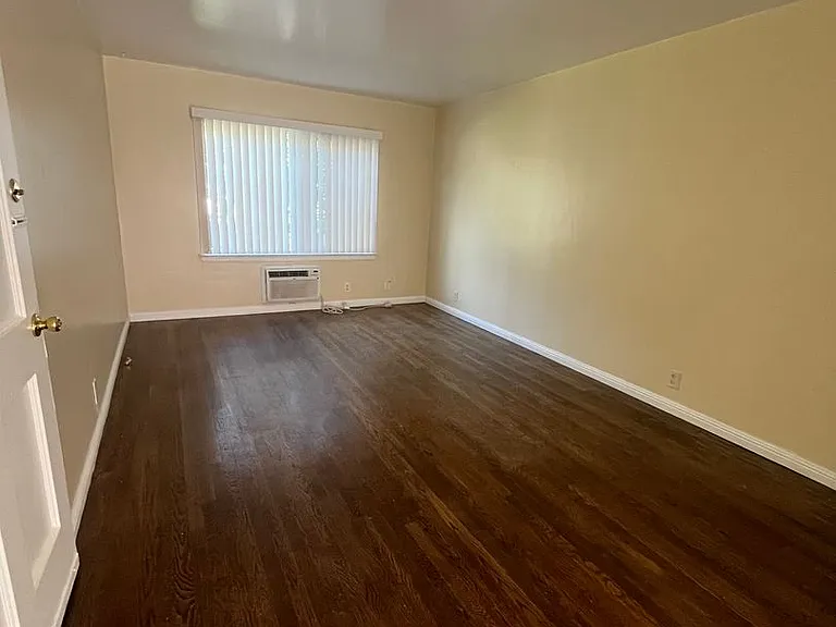 5223 E Carson St — Photo 4