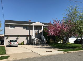 3831 Oceanside Rd E, Oceanside, NY 11572