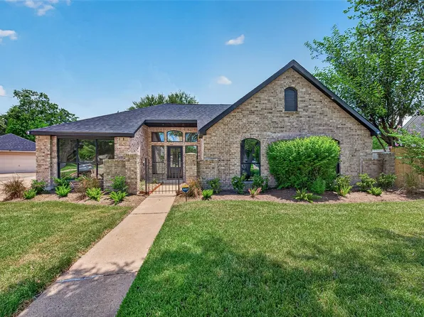 15103 Plaza Libre Dr, Houston, TX 77083