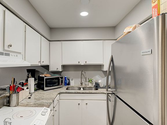 5th image of 1820 E Kings Hwy APT 252