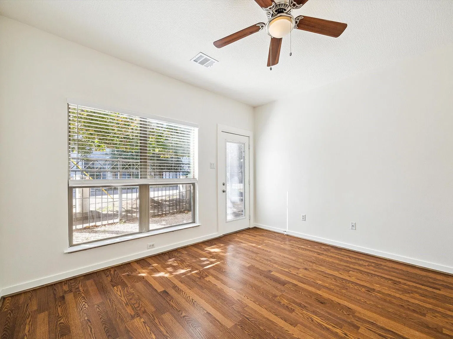 2 bed, 2.0 bath, 1224 sqft, $2,495 — Photo 3