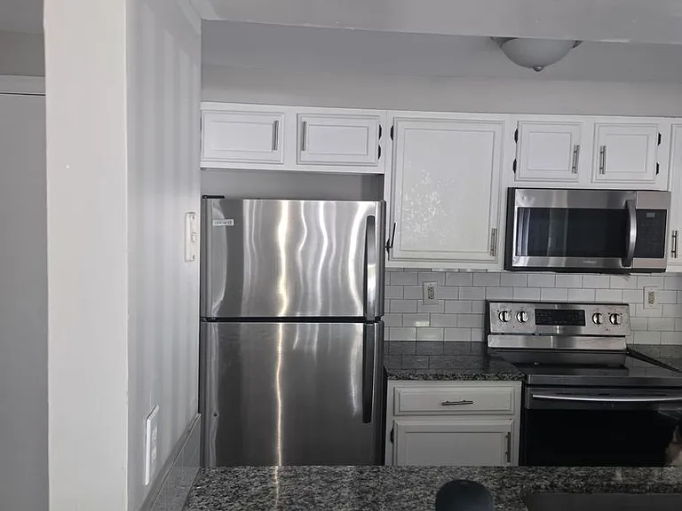 1630 Arlyn Cir #D — Photo 4