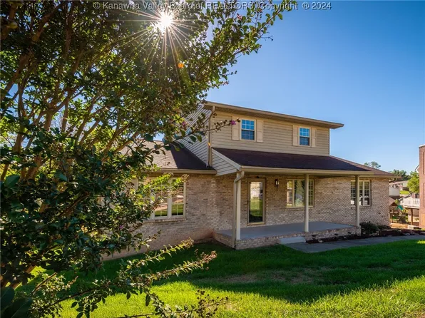 106 Walnut St, Nitro, WV 25143