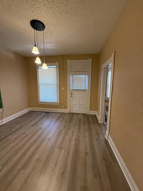 2 bed, 830 sqft, $1,100 — Photo 1