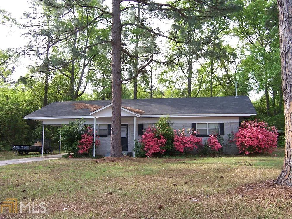 3 bed, 1.0 bath, 1000 sqft, $1,395 — Photo 1