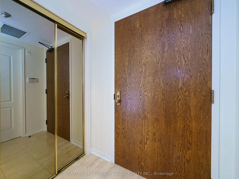 1905 Pilgrims Way #506 — Photo 3