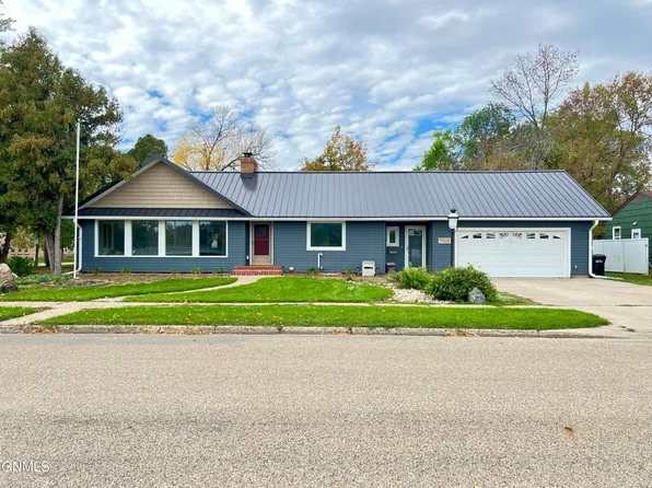 605 8th Ave NE, Valley City, ND 58072