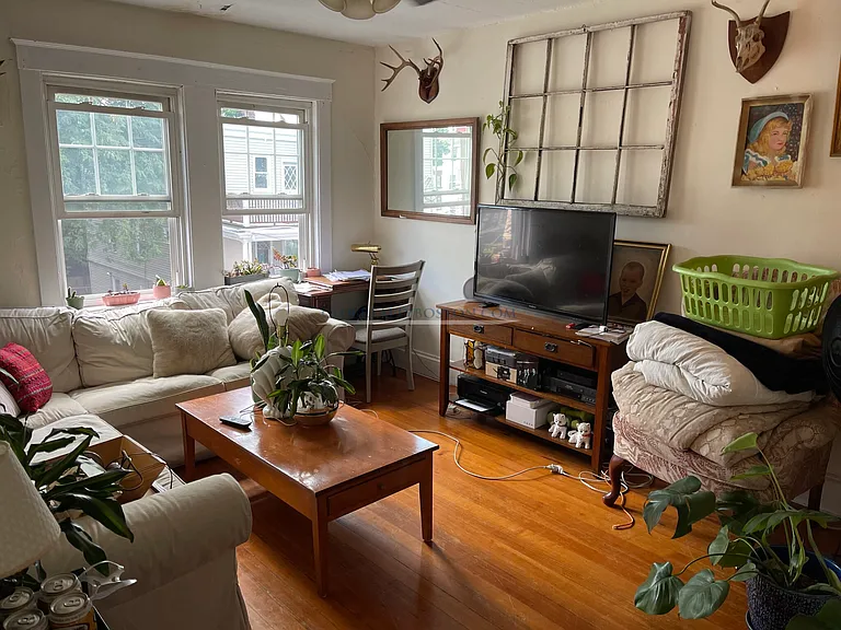 56 Montfern Ave #3 — Photo 3