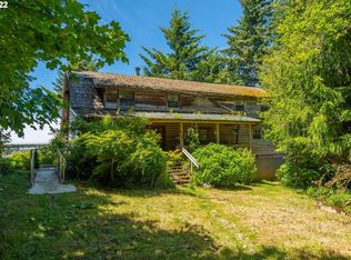 1099 Michigan Ave NE, Bandon, OR 97411