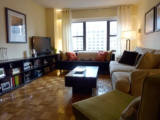 Sold by Aclawrence | media 1