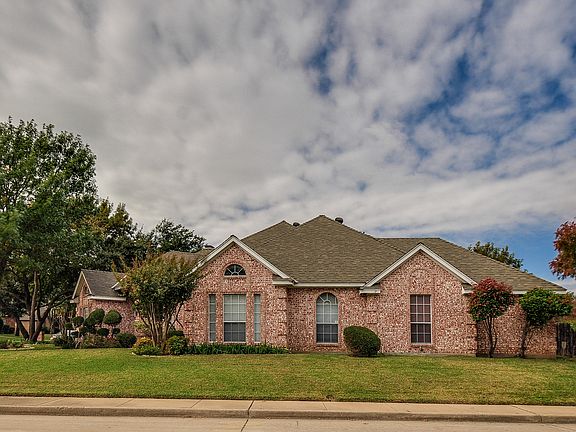 3rd image of 1401 Thistlewood Dr
