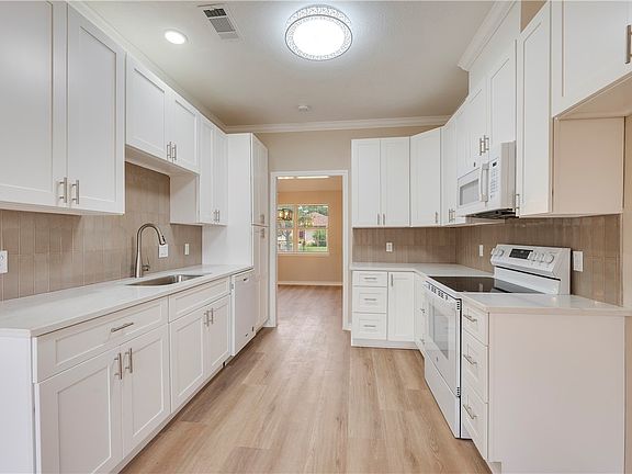 5th image of 3005 Broadmoor Dr