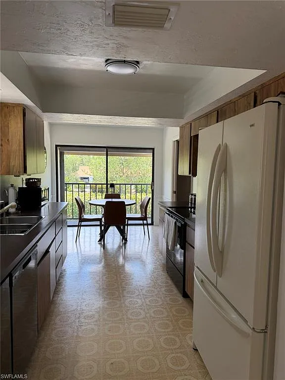 3 bed, 2.0 bath, 1585 sqft, $6,500 — Photo 2