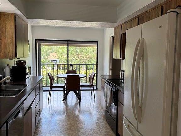 2nd image of 576 Retreat Dr Unit 201