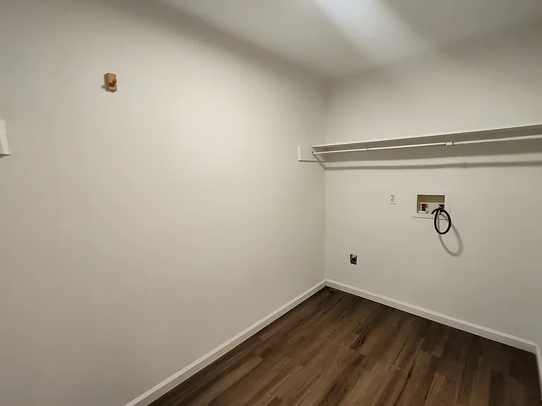 2621 Airpark Dr #10 — Photo 5