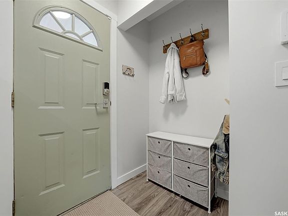 3rd image of 3 Woodlawn PLACE
