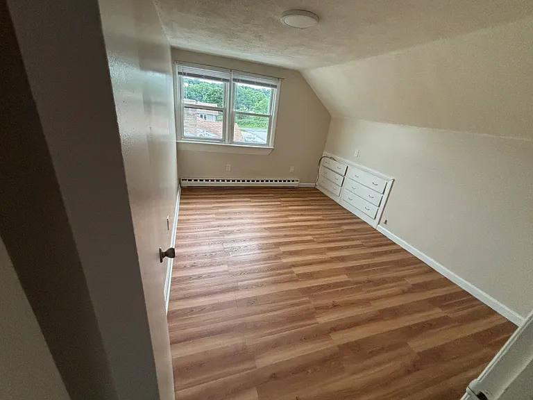 106 Knight St — Photo 10