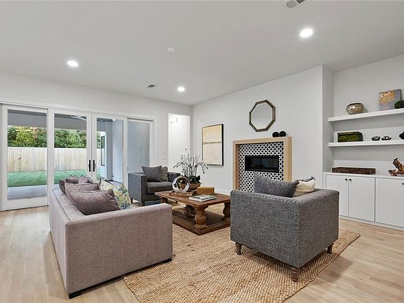 3rd image of 7402 Kaywood Dr