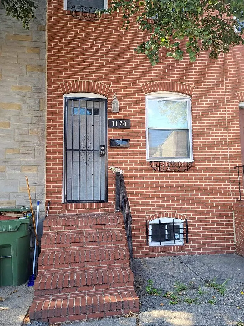 3 Bedroom 1 Bathroom Townhouse — Photo 1