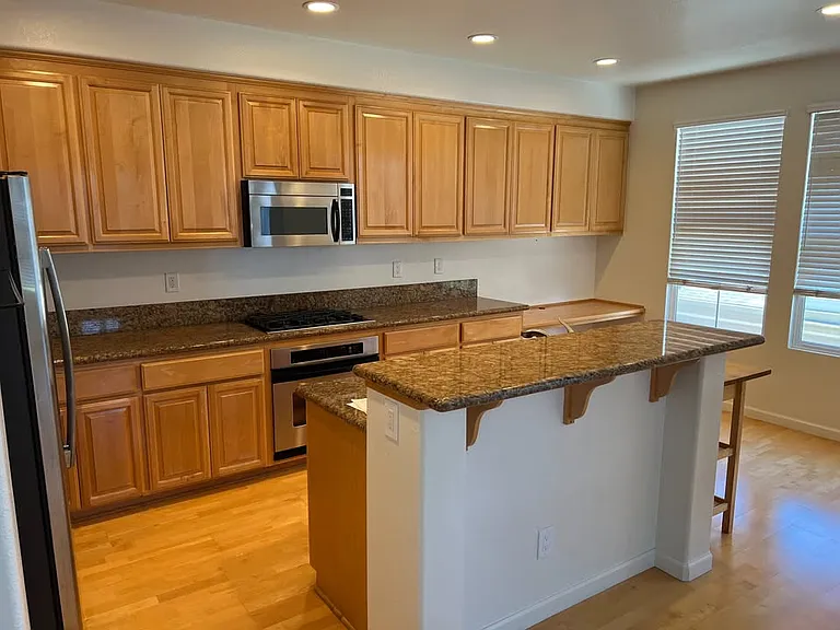 11 Royal Oak Ct — Photo 5