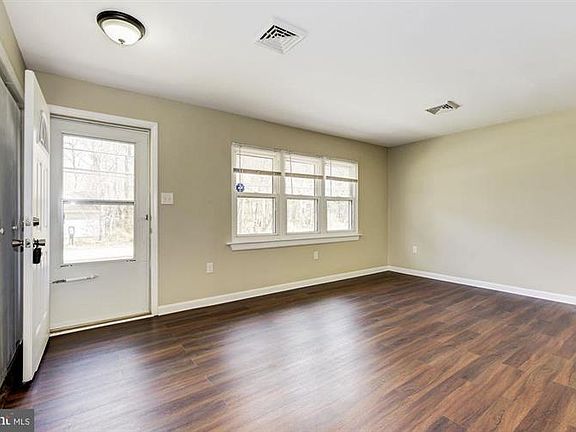 3rd image of 116 Press Ave