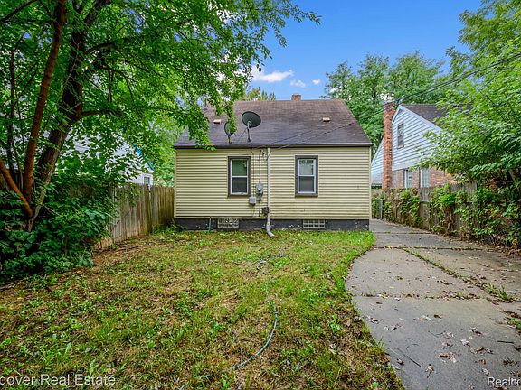 3rd image of 15887 Rossini Dr