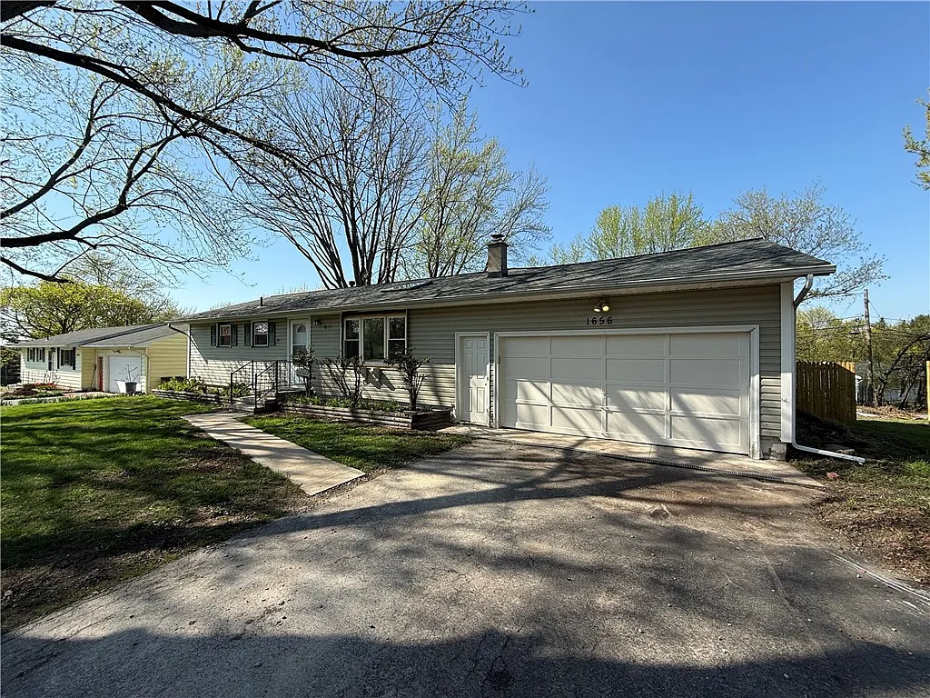 3 bed, 2.0 bath, 1050 sqft, $2,500 — Photo 2