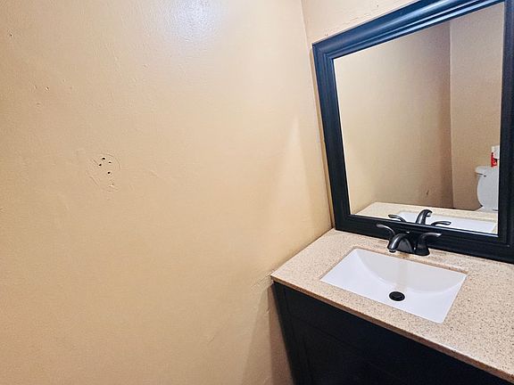 4th image of 2913 Glenn Dr