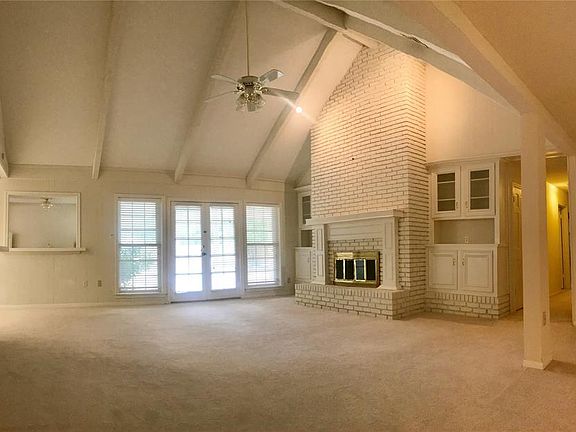 4th image of 614 E Pecan Dr