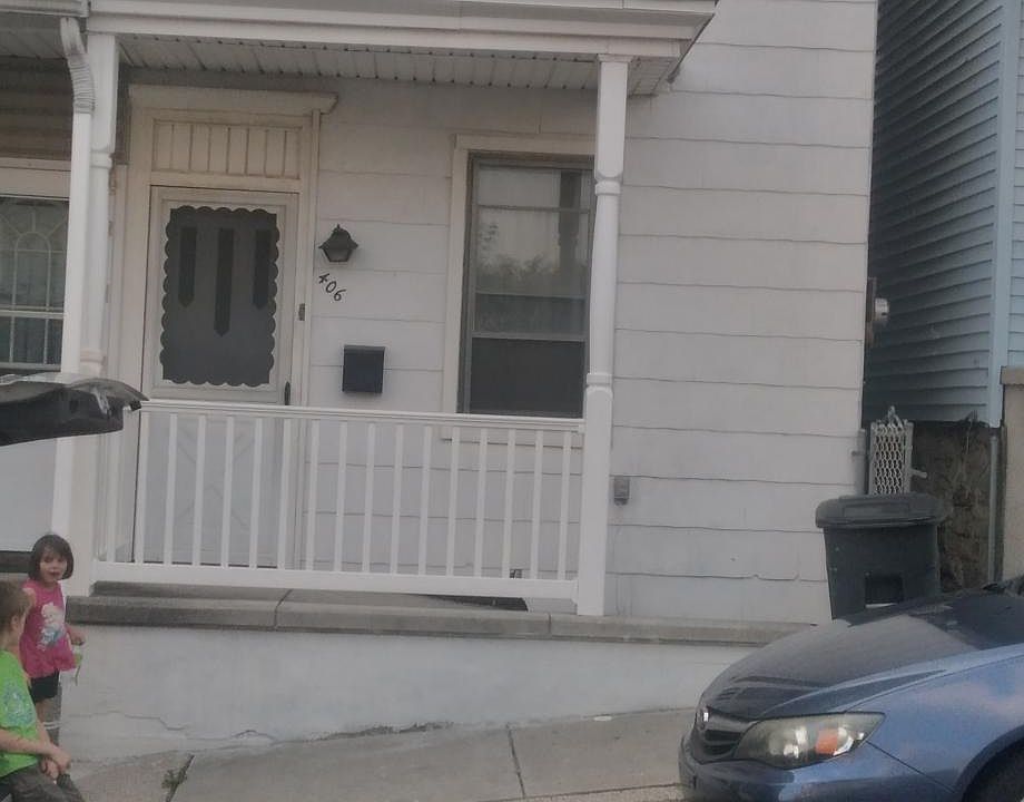 1st image of 406 N 2nd St