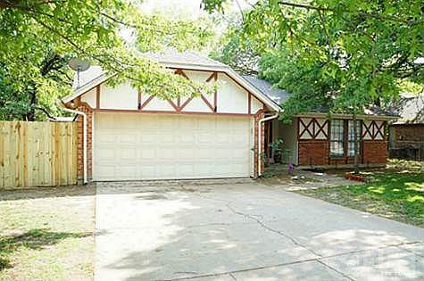 3rd image of 4204 Oak Country Dr