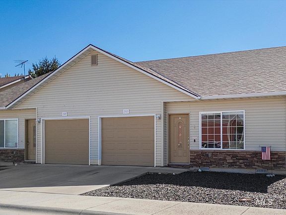 2nd image of 1505 Old Maple Ct