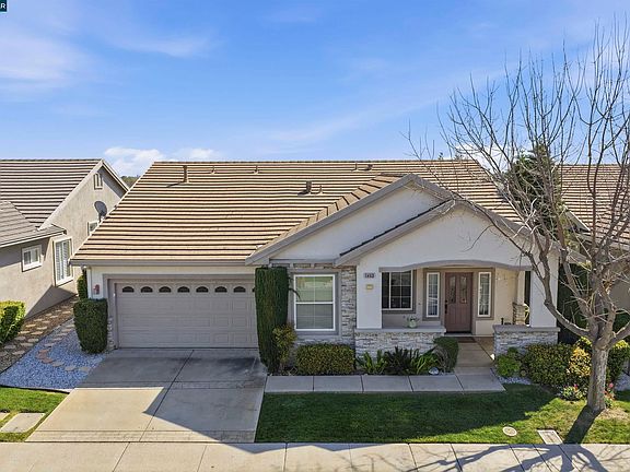 3rd image of 1463 Bismarck Ln