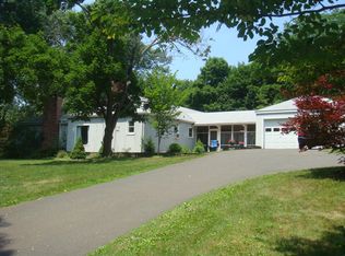 33 Reservoir Rd, Farmington, CT 06032