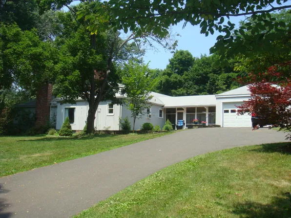 33 Reservoir Rd, Farmington, CT 06032