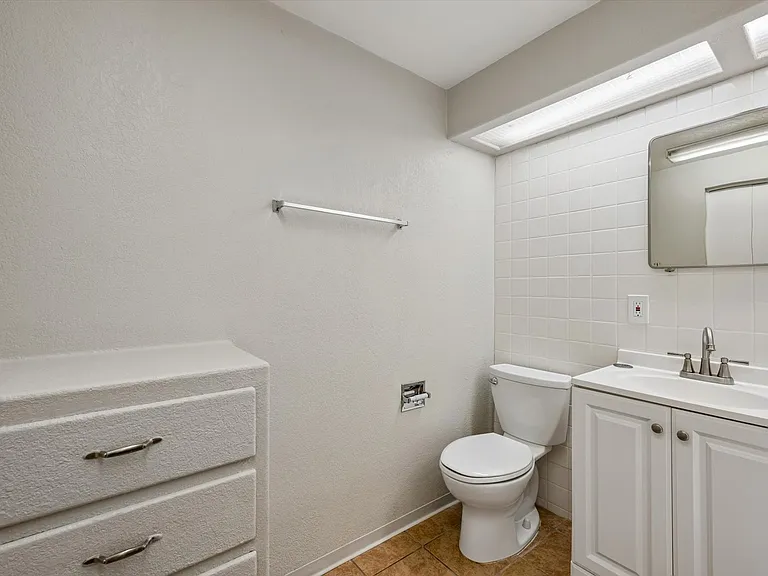 Kimberly Apartments — Photo 12