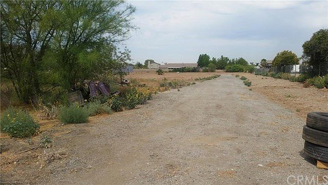 Land view for 10658 Locust