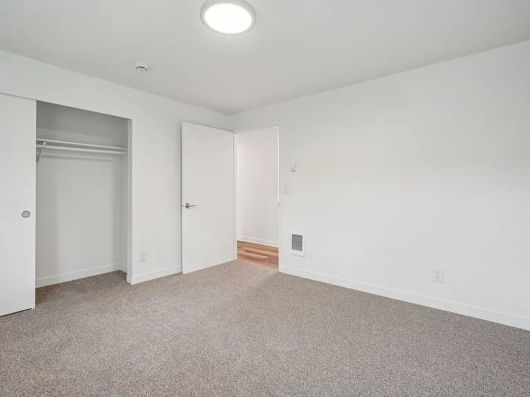 The Arch - Apartments & Townhomes — Photo 36