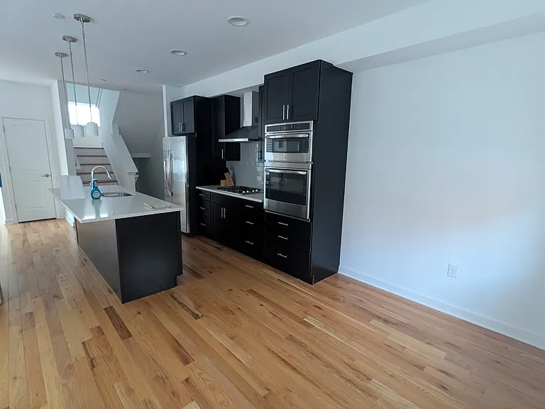 950 Shackamaxon St — Photo 3