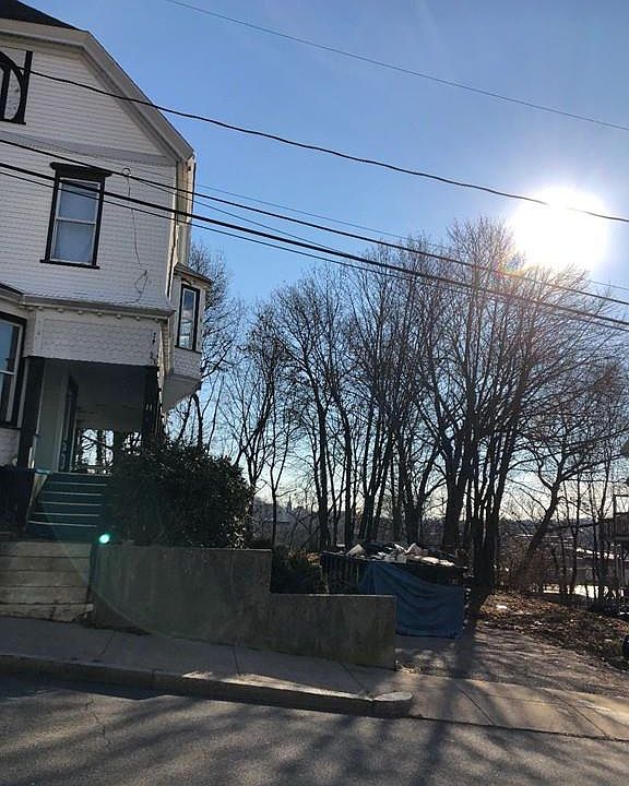 2nd image of 11 Conway St