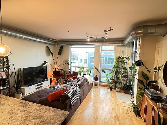 3rd image of 1211 Lagoon Ave Unit 402
