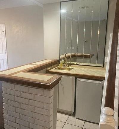 4th image of 975 Tavel Dr